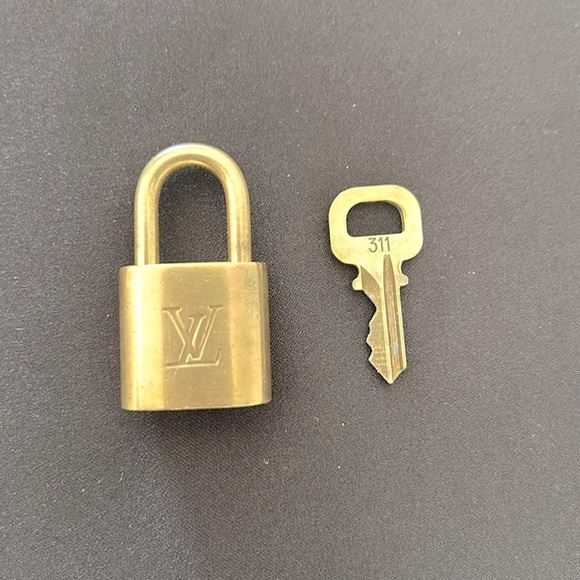 Louis Vuitton #311 Bass Lock/Key And 22”Unbranded Chain - Picture 5 of 10